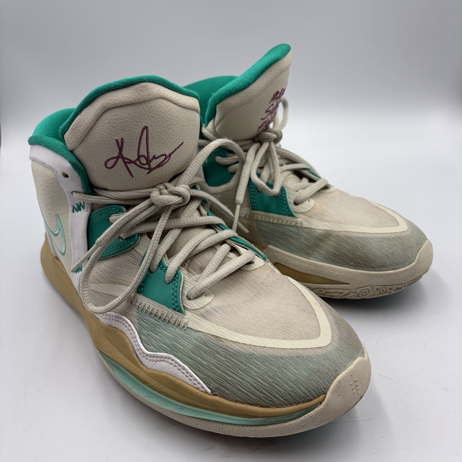 Boy’s Nike Sue Bird x Kyrie Infinity “Golden Tribute” SIze 7Y or W8.5 DD0334-002