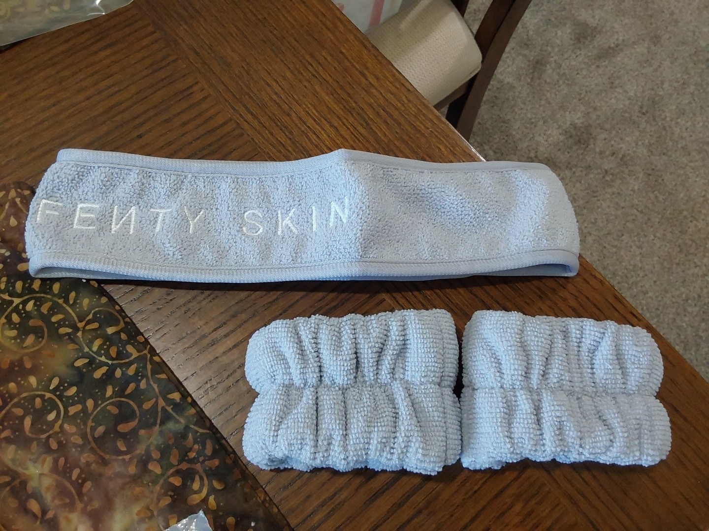FENTY BEAUTY SKIN WORKOUT LOGO HEADBAND/WRISTBANDS NEW IN PACKAGE FREE SHIP!