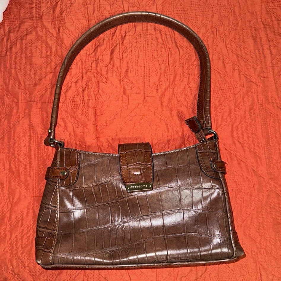 Liz Claiborne Brown Croc Shoulder Bag Zip Closure Gold Hardware Lined Pockets