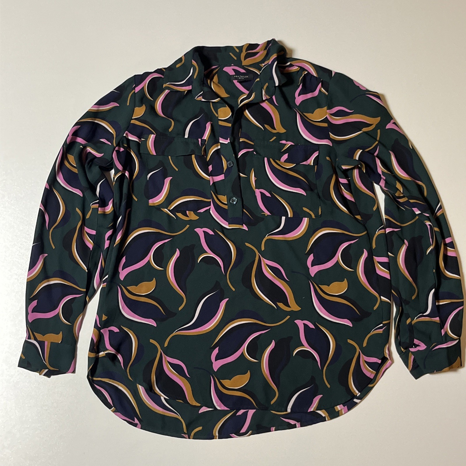 Ann Taylor Petite Leaf Blouse Sz XSP Green Multicolor Lightweight Button Up Top