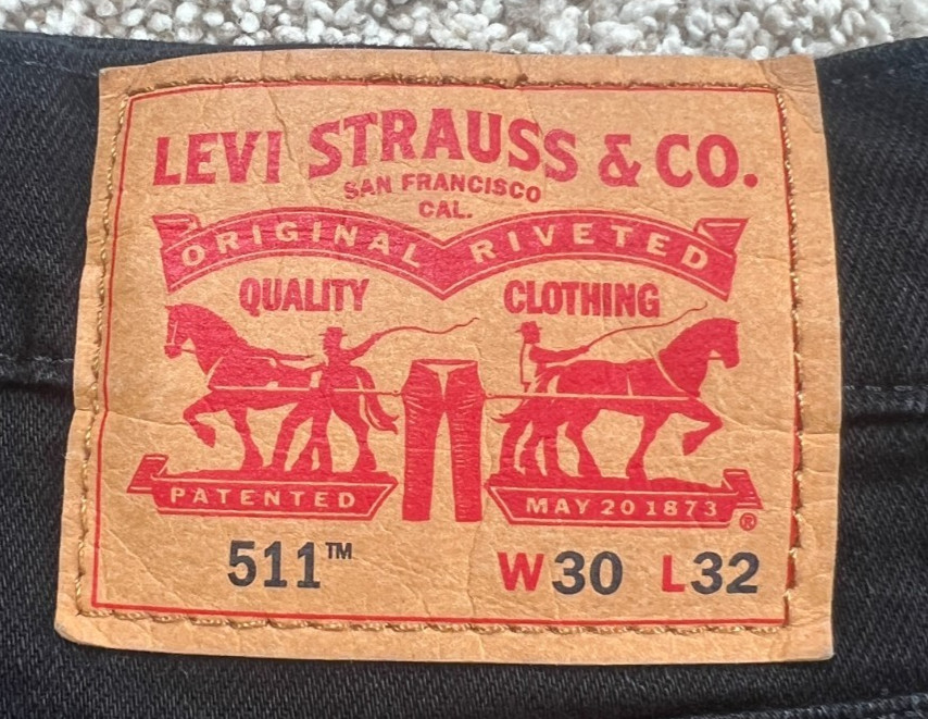 Levi’s 511™ Slim Men’s Jeans 30″ in color Black, Size 30×32
