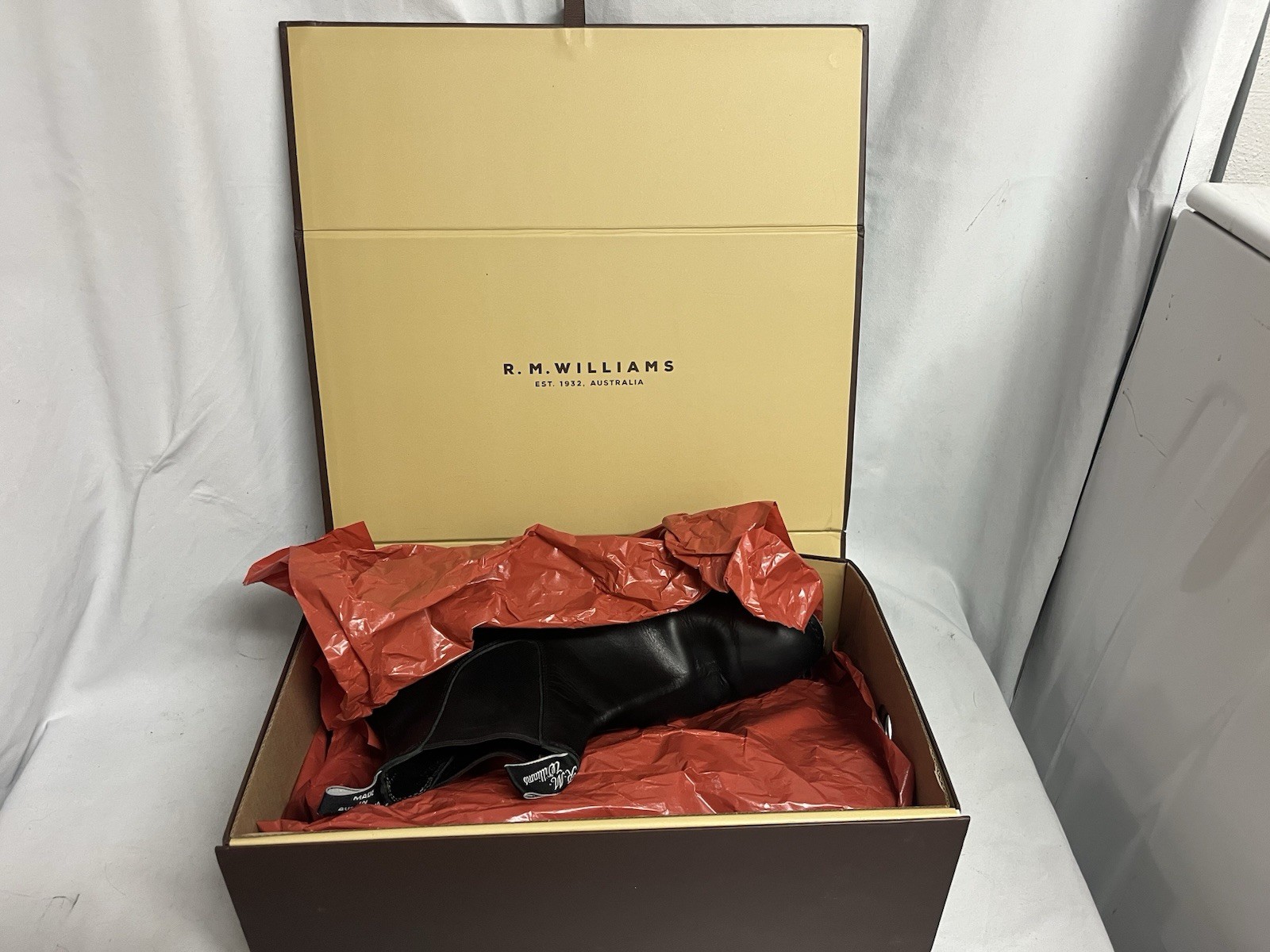 RM Williams Men’s Classic Macquarie Black Yearling Leather Sz 10F Chelsea Boot