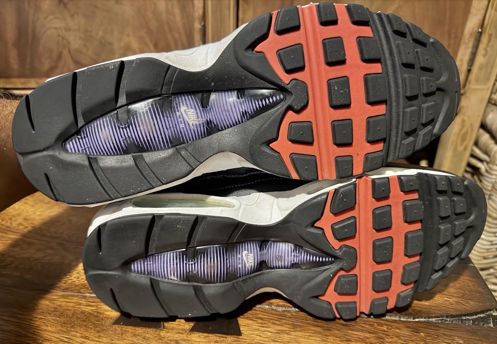 Nike Air Max 95 Se Windbreaker Black-Flash Crimson Sz 11 [AJ2018-023]