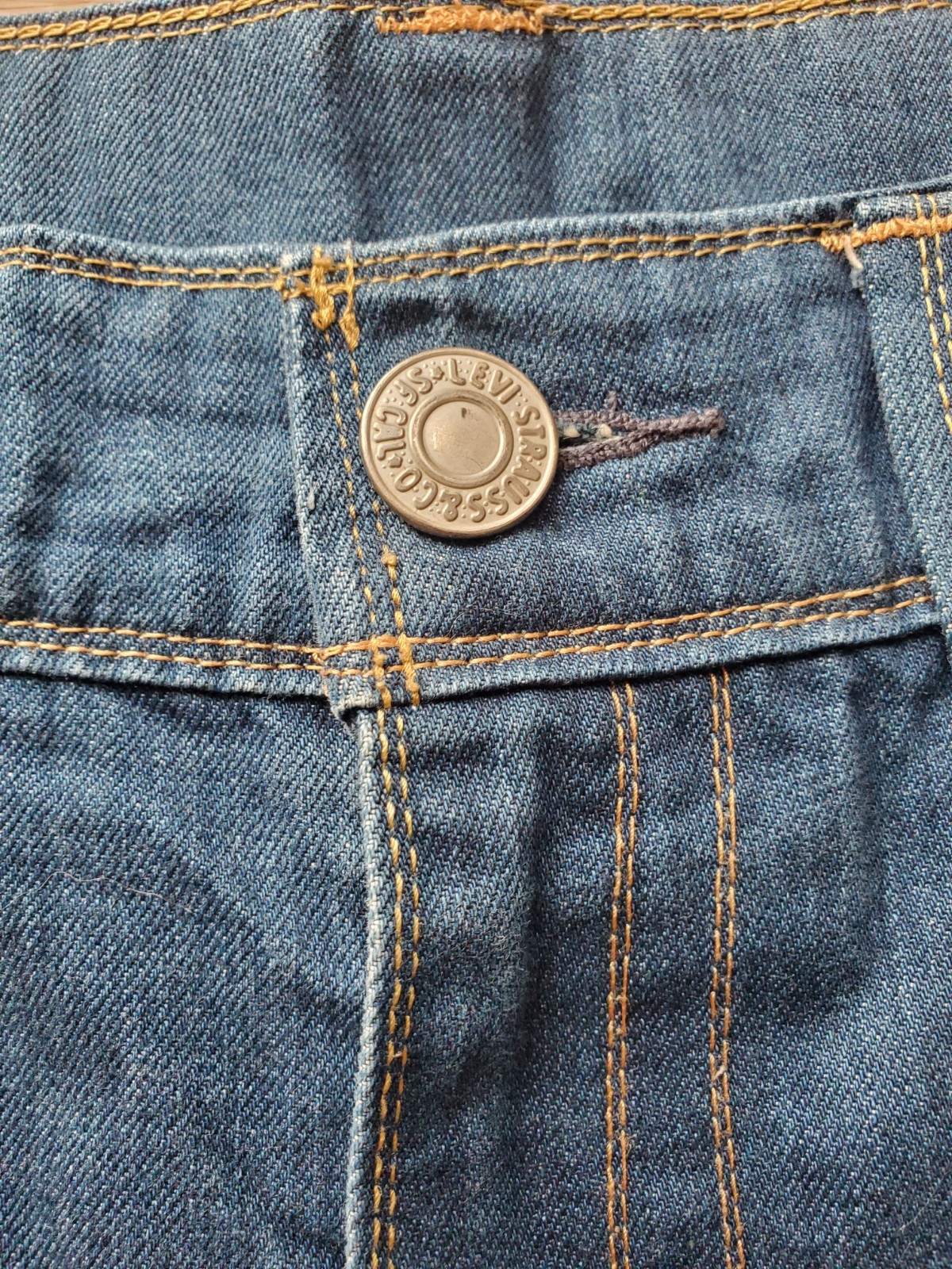 Levi’s Men’s 511 Blue Medium Wash Denim Jeans Button Fly, 33×32