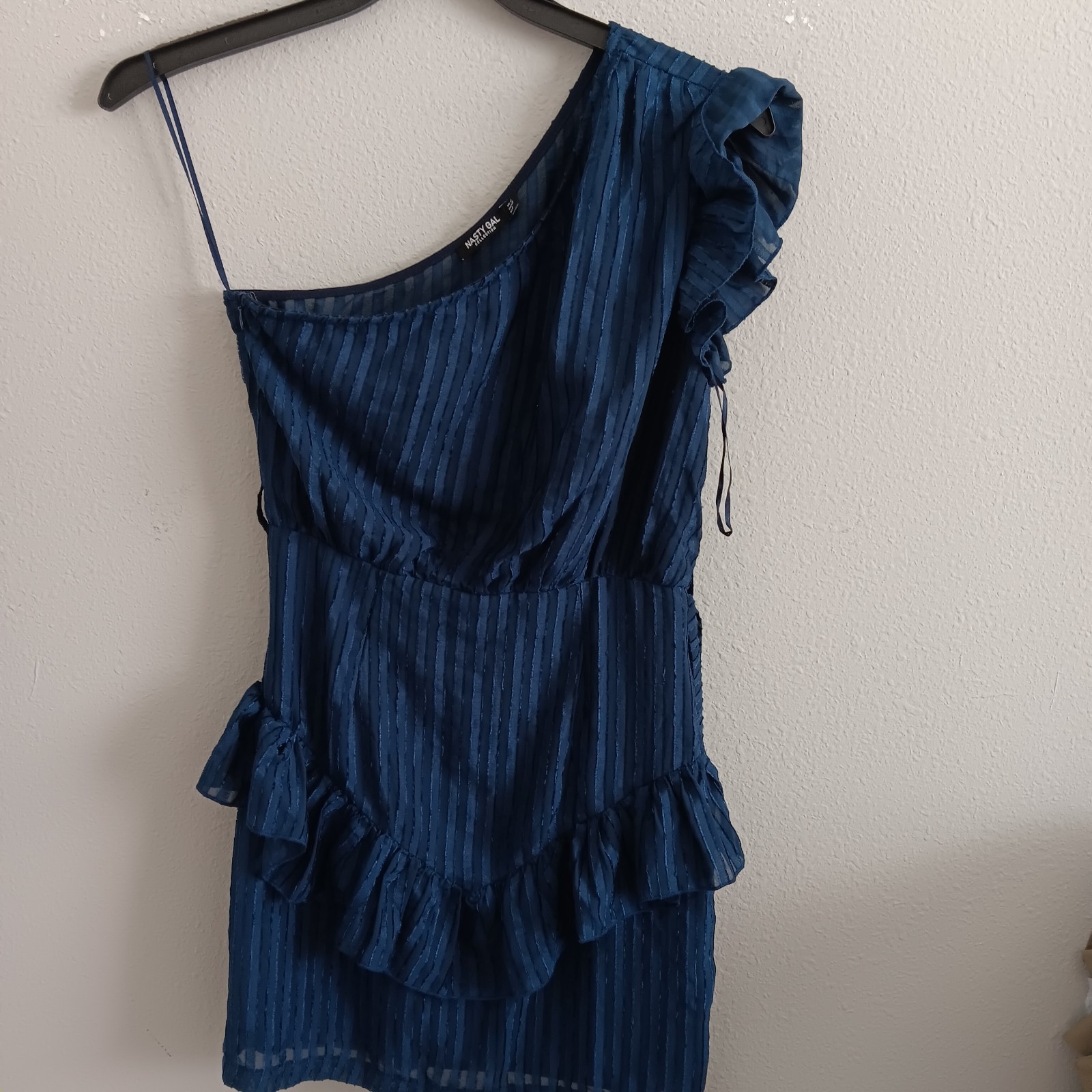 Nasty Gal Striped one shoulder Ruffle Denim blue Dress with Belt Sz 8