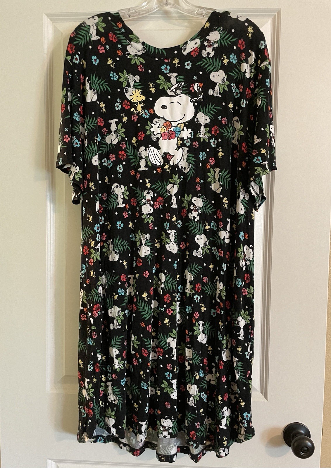 WOMENS PLUS SNOOPY & WOODSTOCK SHORTSLEEVE NIGHTGOWN 2X BLACK WITH FLOWERS EUC