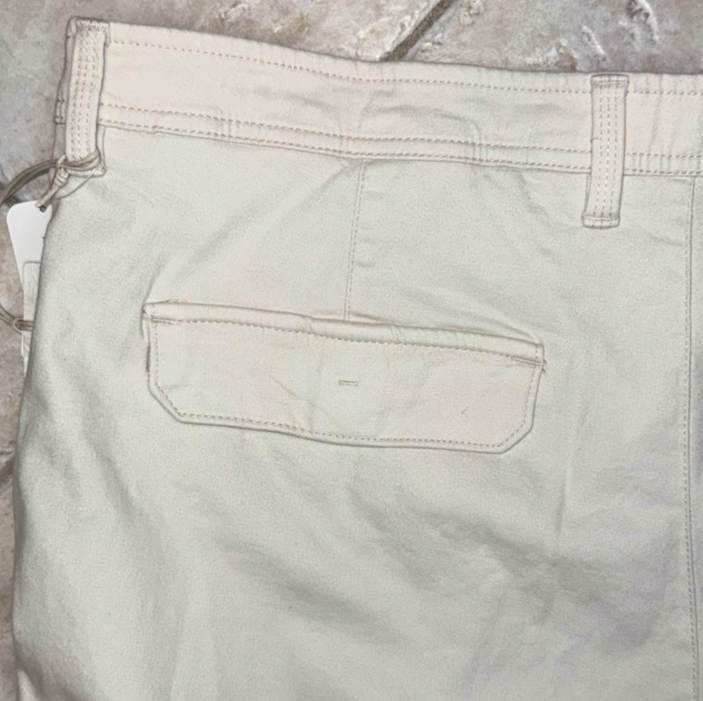 Tommy Bahama Cabo Coast Cargo Shorts Stretch Men 40 Chino 9″ Bleached Sand NWT