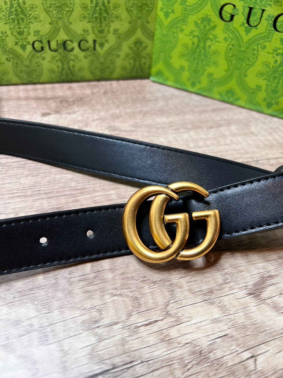 GUCCI BELT BLACK LEATHER 100% AUTHETNIC GOLD BUCKLE M SIZE WOMEN’S CLASSIC ITALY