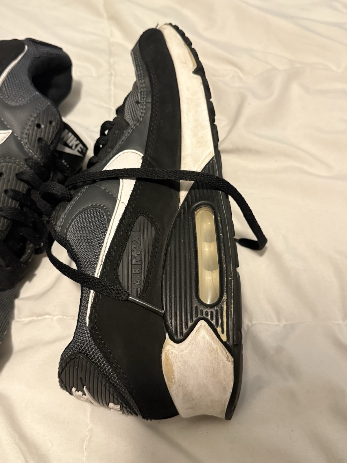 Nike Air Max Men’s Low Top Lace-Up Sneakers Black/Gray/White Rubber Sole