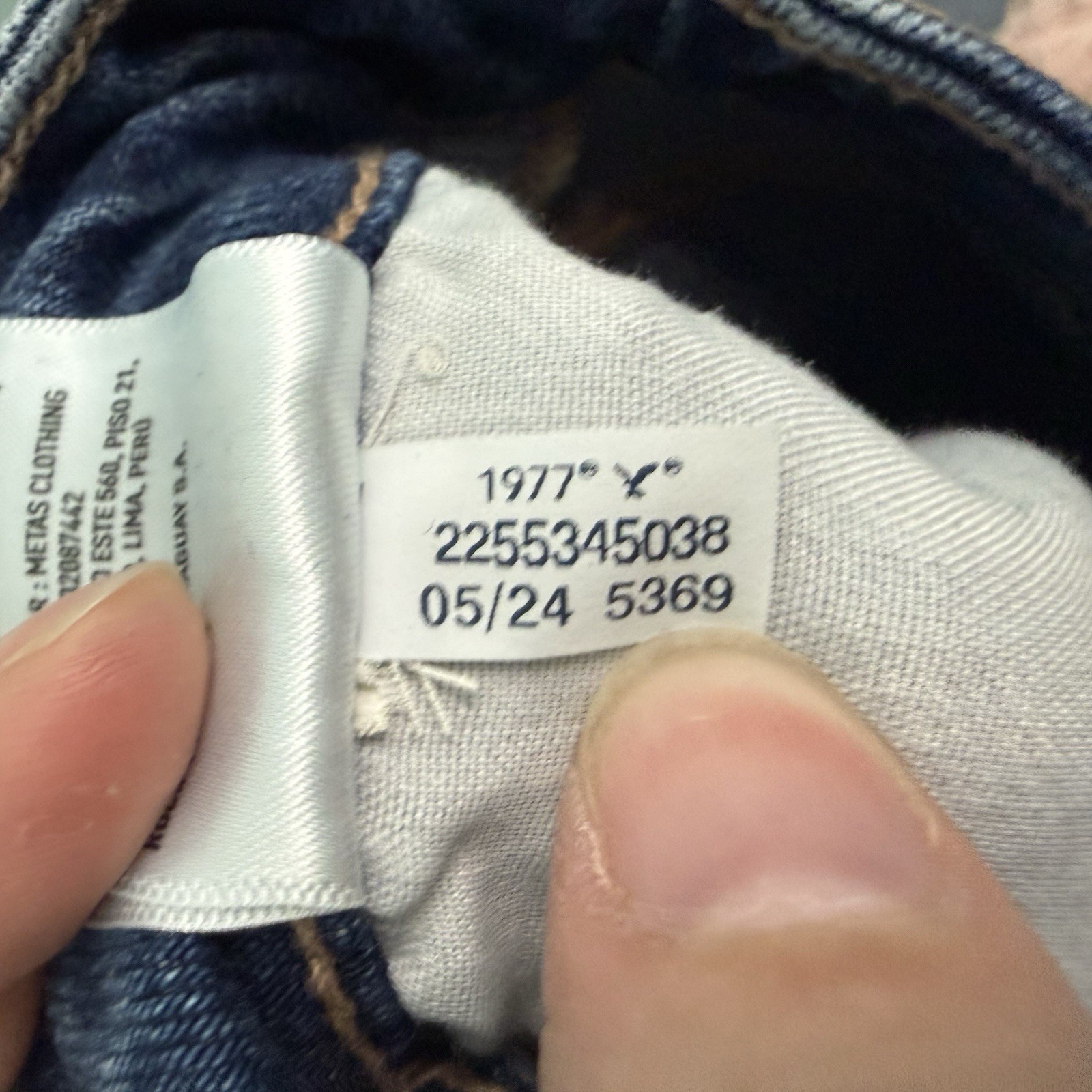 NEW American Eagle Women’s Size 6 Regular Strigid Mom Jeans Blue Denim