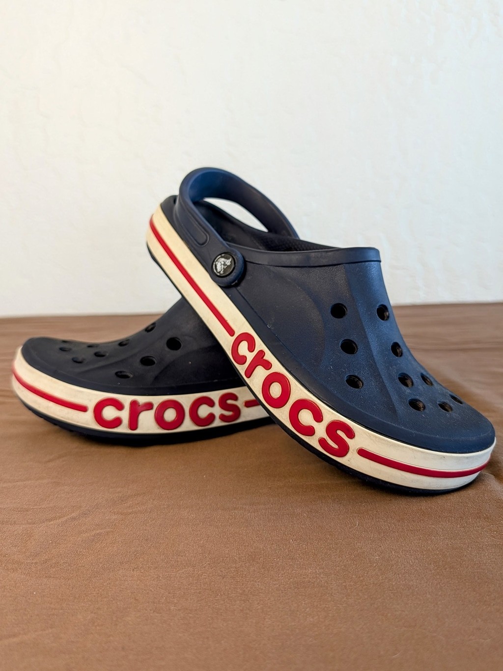 Crocs Bayaband Clogs Navy Blue Red and White Comfort Shoes Men’s 8 Women’s 10