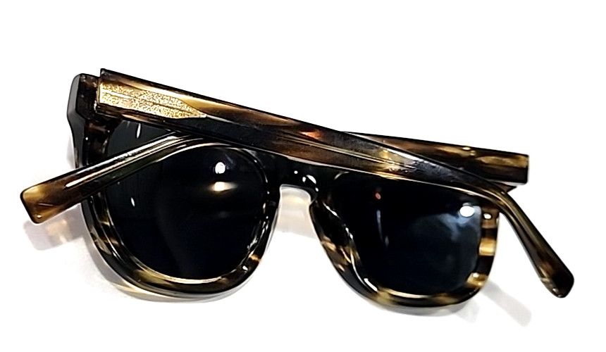 Warby Parker Cliff 241 Brown Gray Oval Sunglasses 52-21-145 One Scratched Lens