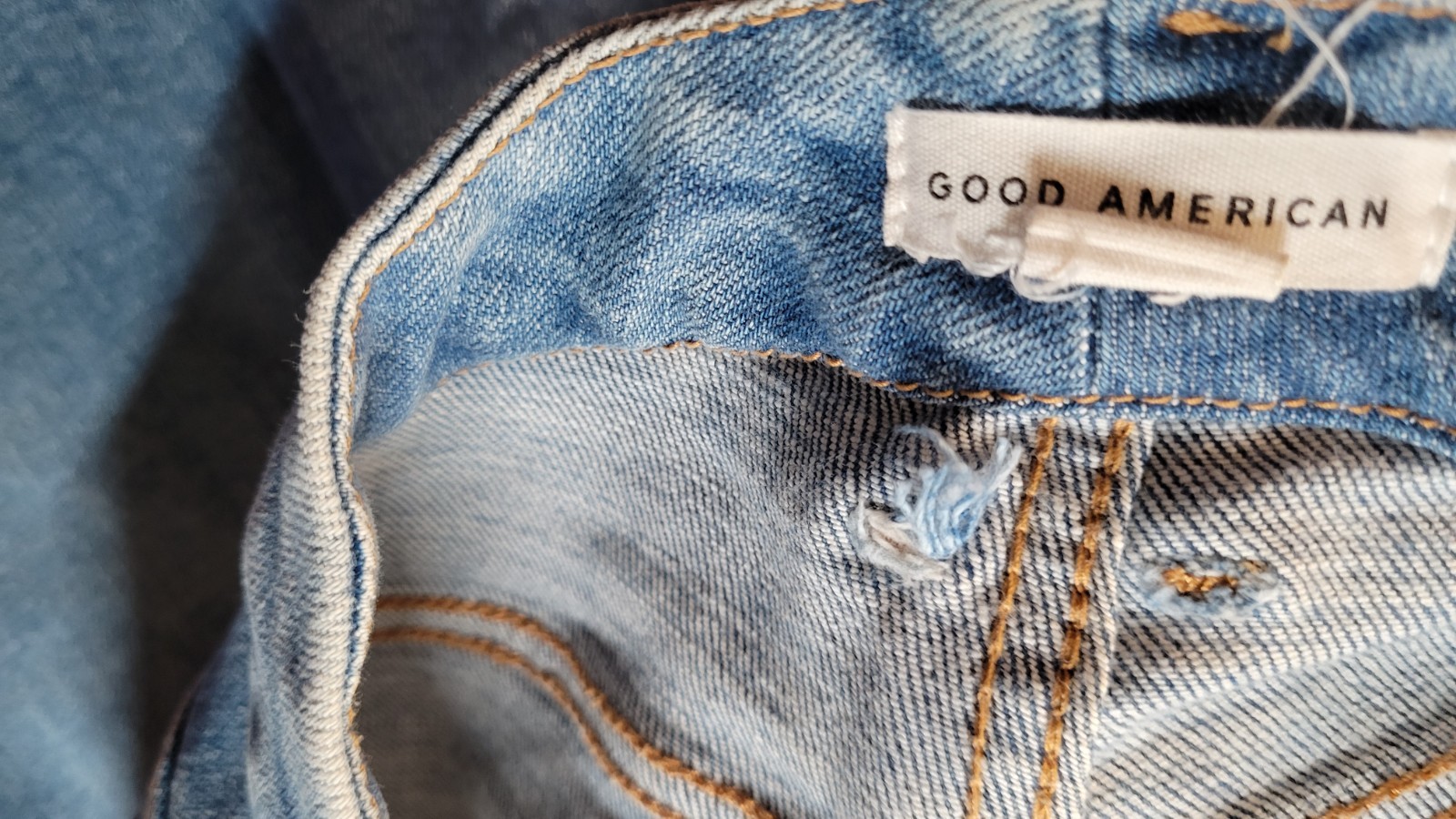 Good American Size 8 / 29 Shredded Split Back Pocket Distressed Jeans Raw Hem