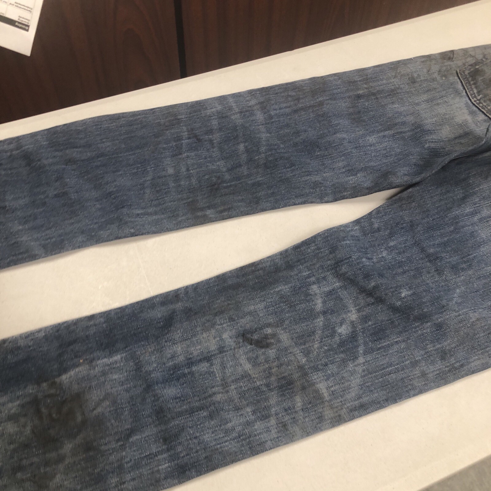 Levi 513 Men’s Slim Straight Fit, Dark Blue, 32×30 See Description Stained Thras