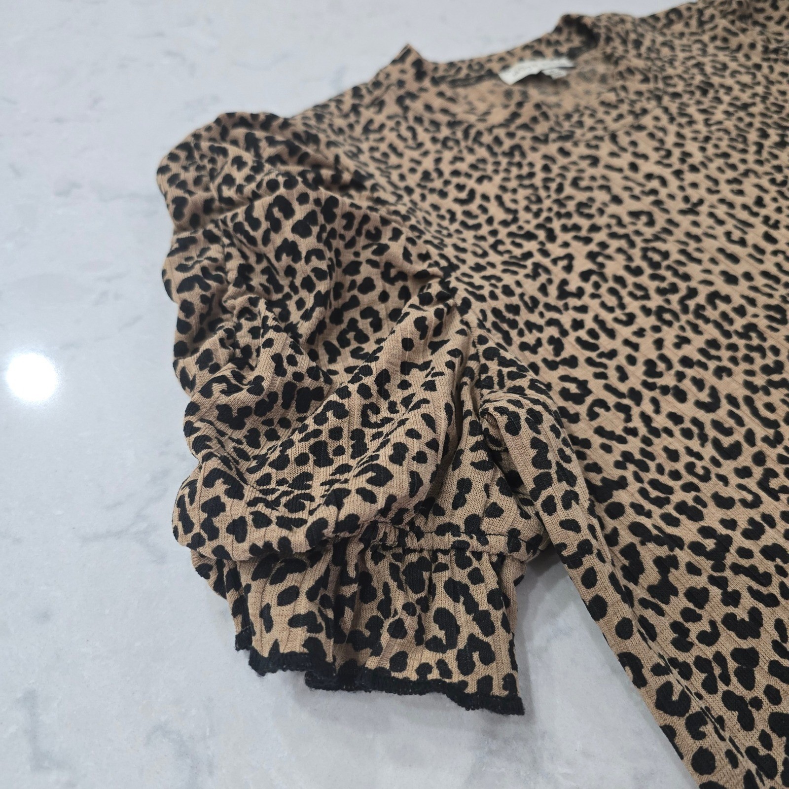 Moon River Leopard Print Puff Sleeve Ribbed Knit Top Brown Tan MR5277 Medium