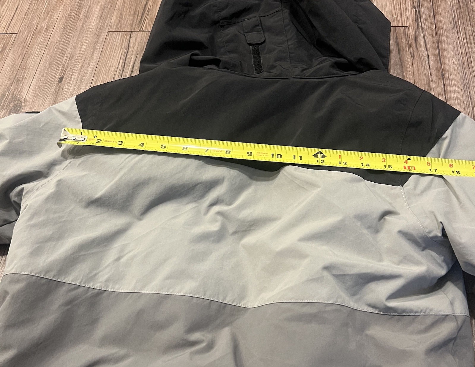 Burton Men’s XL Hooded Snow Ski Jacket Gray Black Insulated Winter Coat