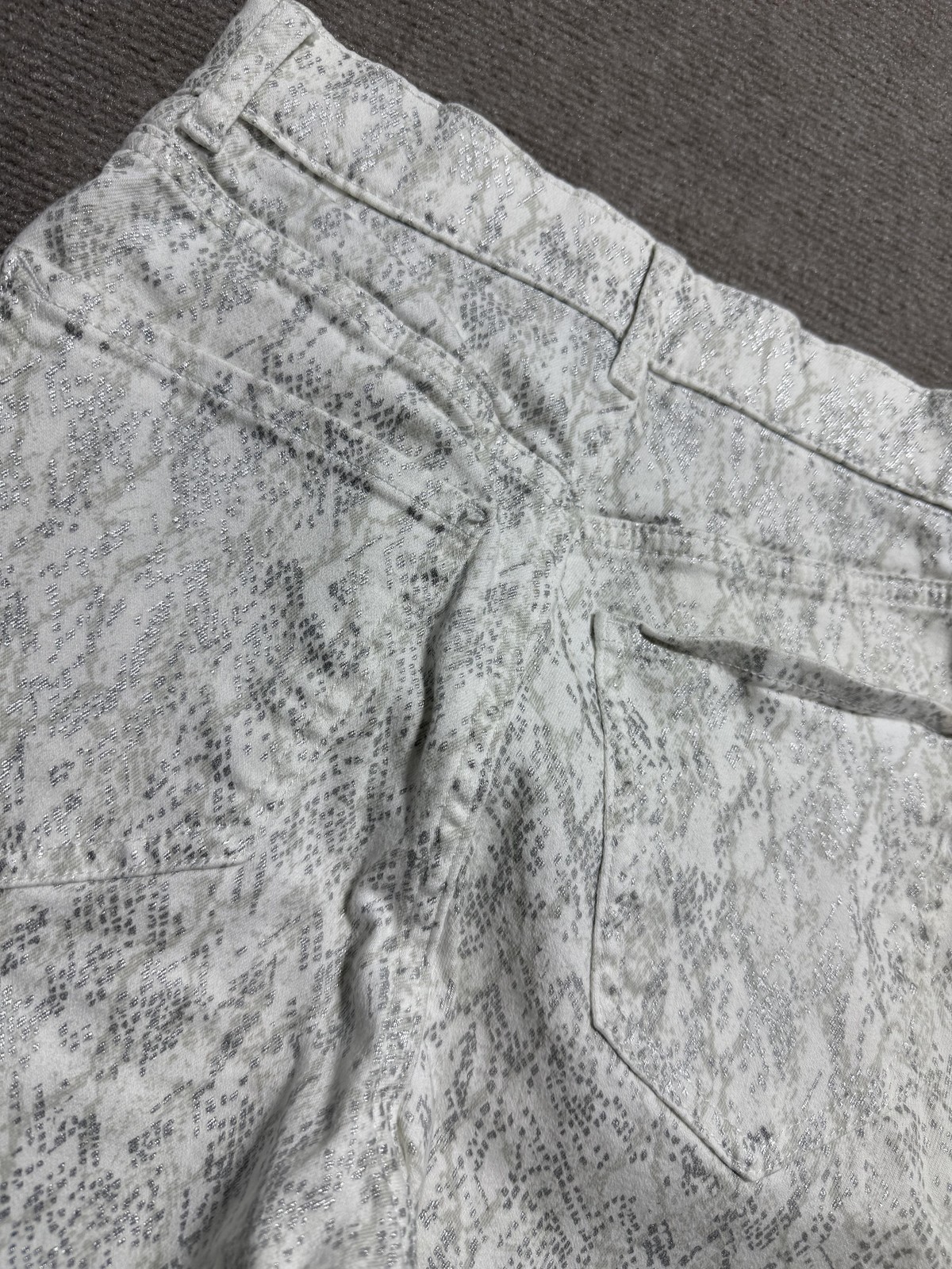 Express Pants Womens 00 White Silver Cropped Straight Super High Rise Snakeskin