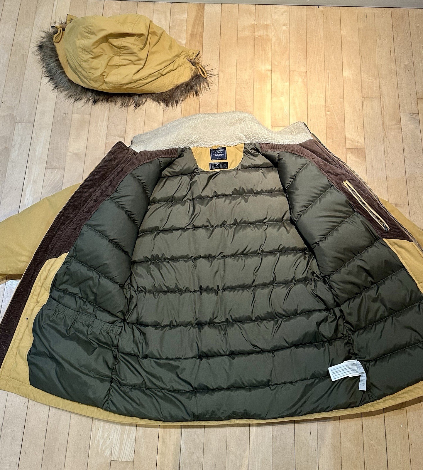 Abercrombie & Fitch Men’s L Down Parka Yellow Heavy Winter Coat Faux Fur Hood