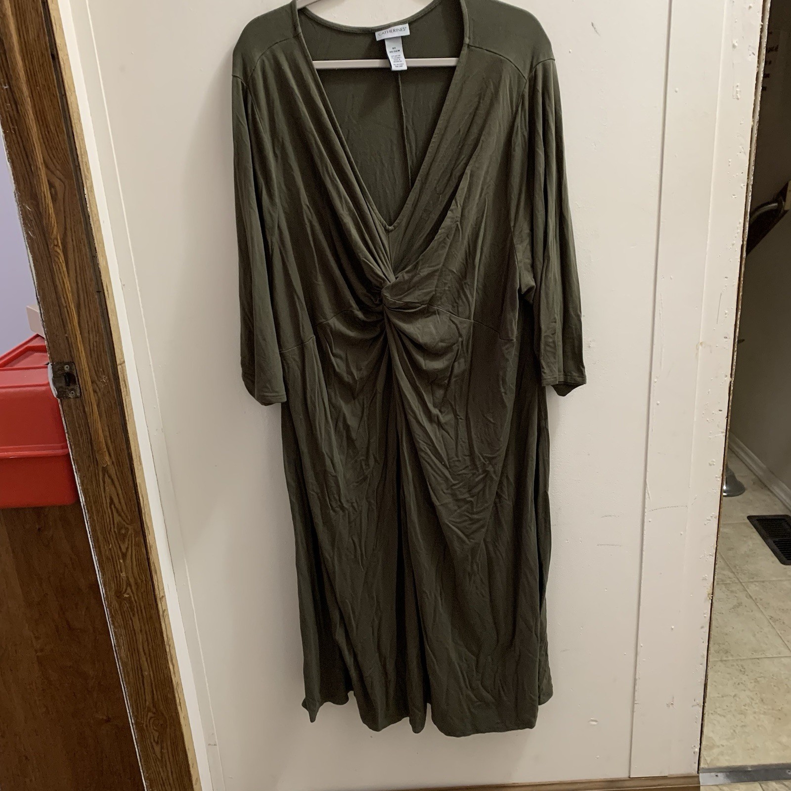 Catherine’s Dress Green 4XL(30/32W) Pit To Pit 29” Length 50” 3/4 Sleeves