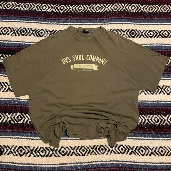 VTG 90s DVS Shoe Company designed rugged for skateboarding brand tshirt XL USA
