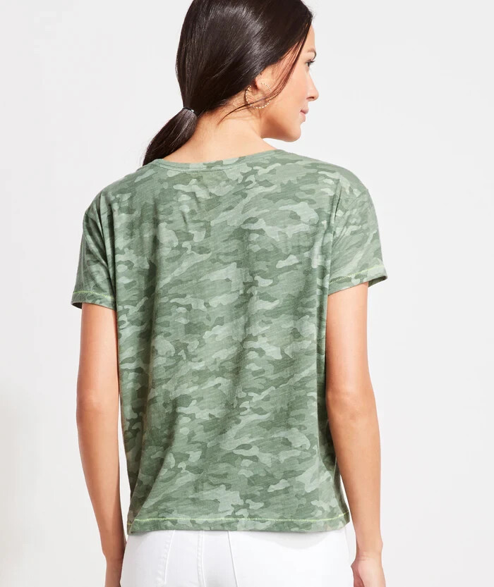 Vineyard Vines Women’s Medium Camo Sage Olive Green Surftee Shirt Tee Cotton NWT