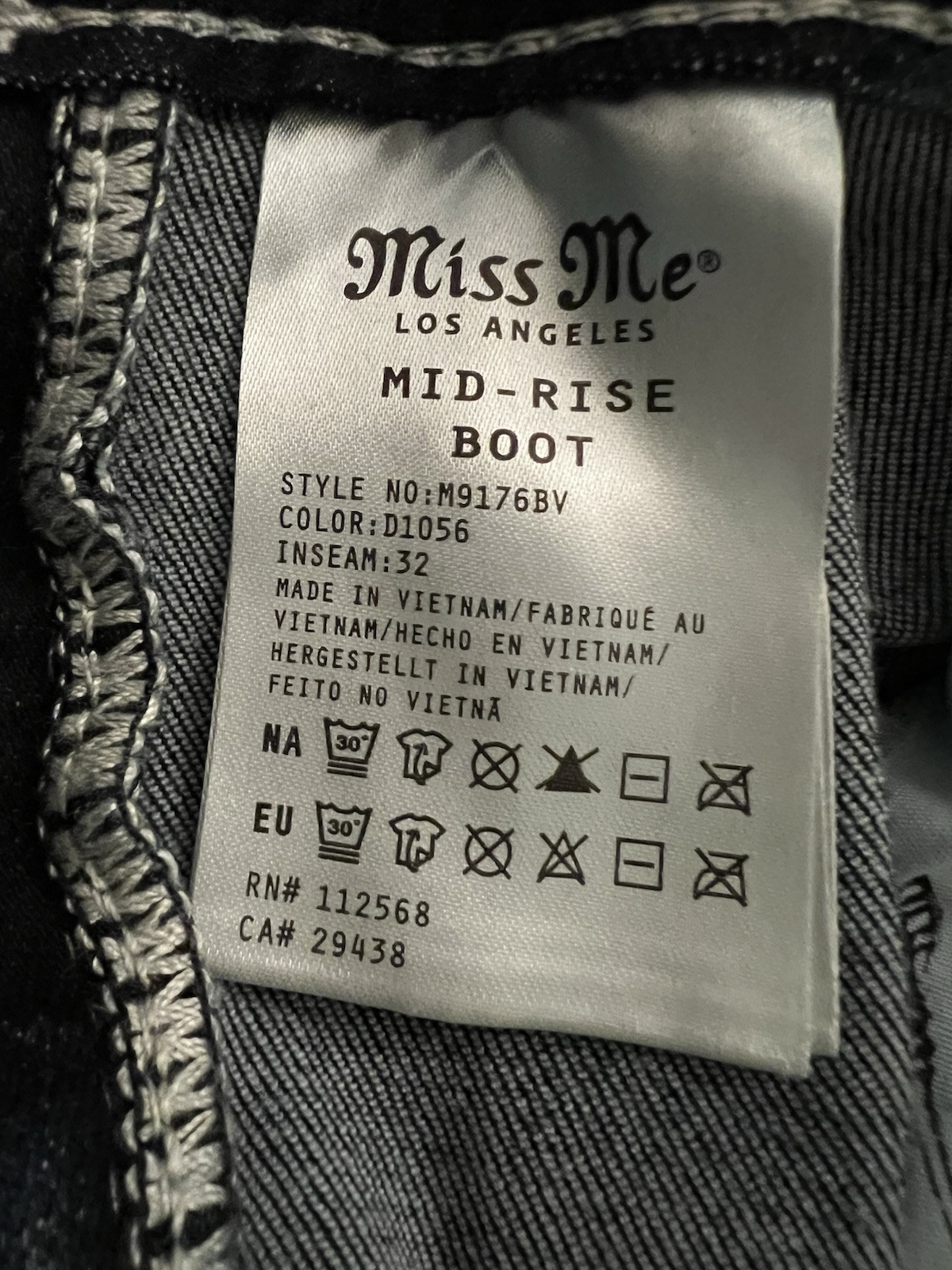 Miss Me Mid-Rise Boot Style M9176BV Size waist 30 X 32 Length NWT $119
