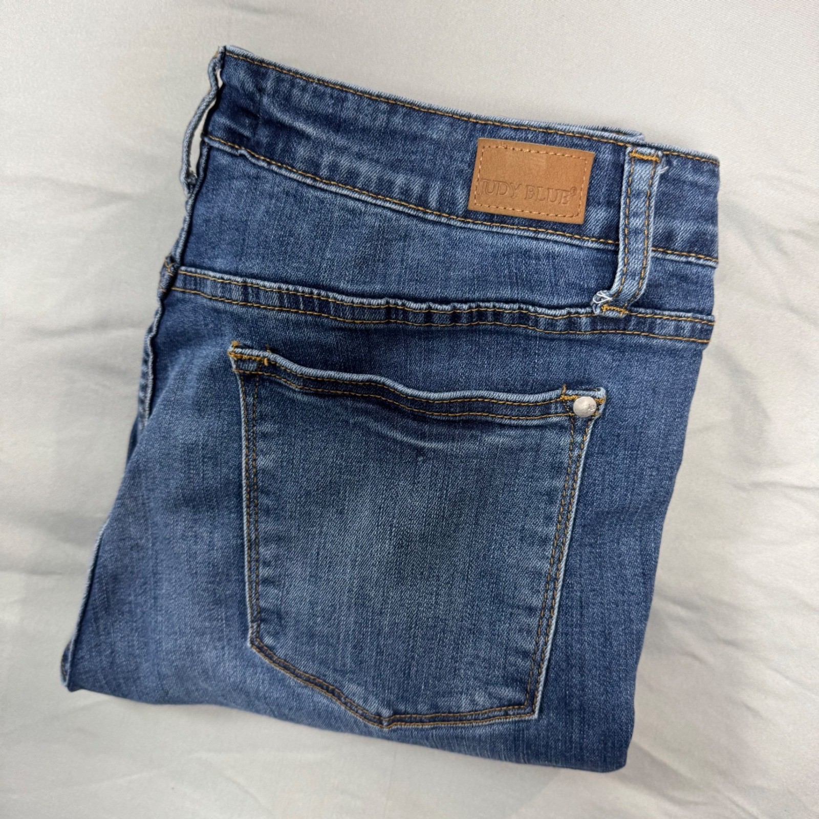 Judy Blue Straight Fit Jeans Womens 32 Medium Wash Blue High Rise JB82356 DK