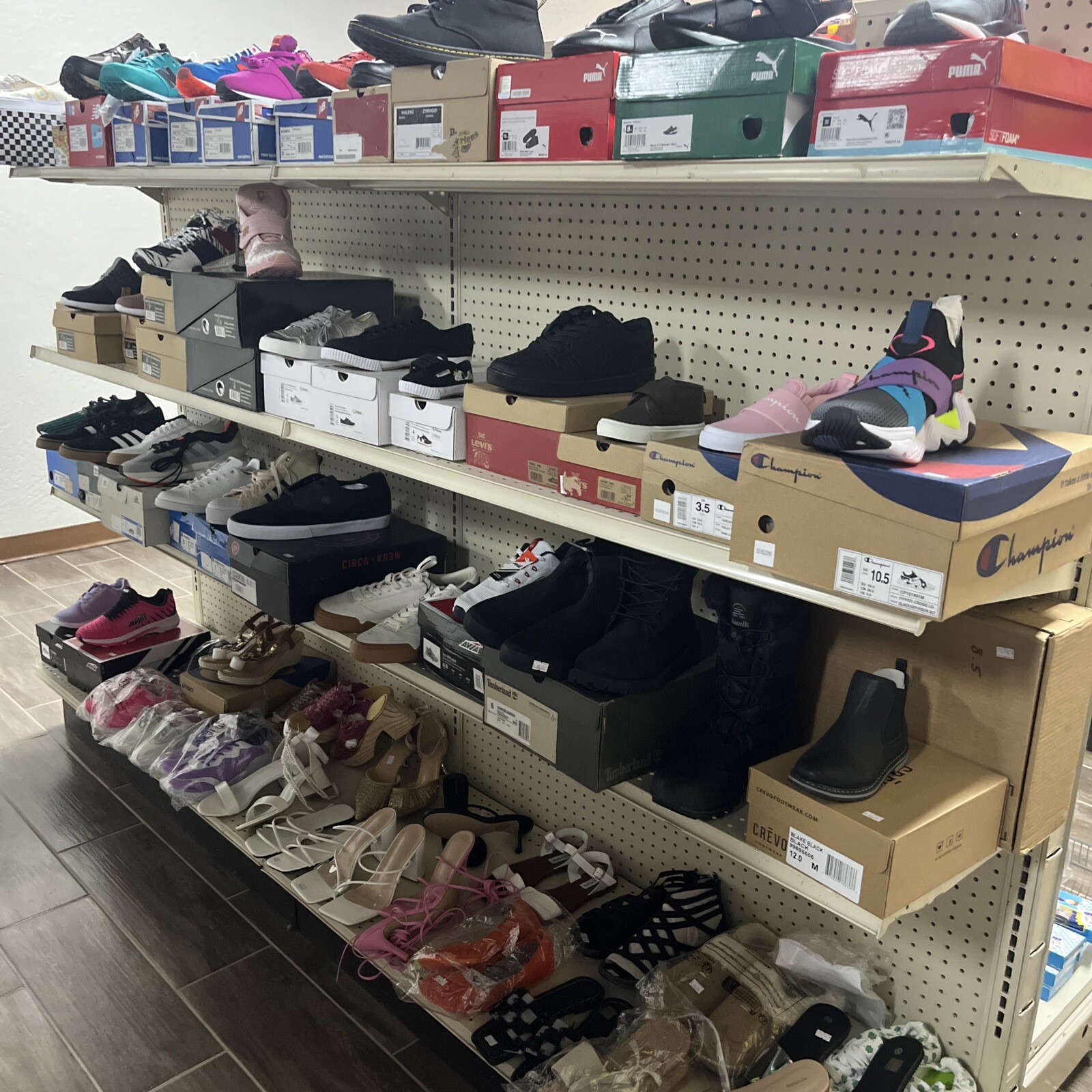 All Tenis On Existen Are 20% Off Just Asking Your Favorite And If Is Available.