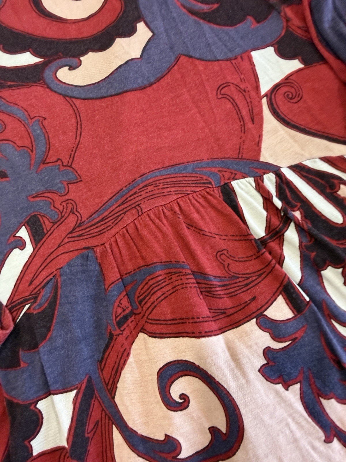 Daisy Fuentes Burgundy, Pink Red Printed Top Pattern, Long Sleeve Size Large ￼