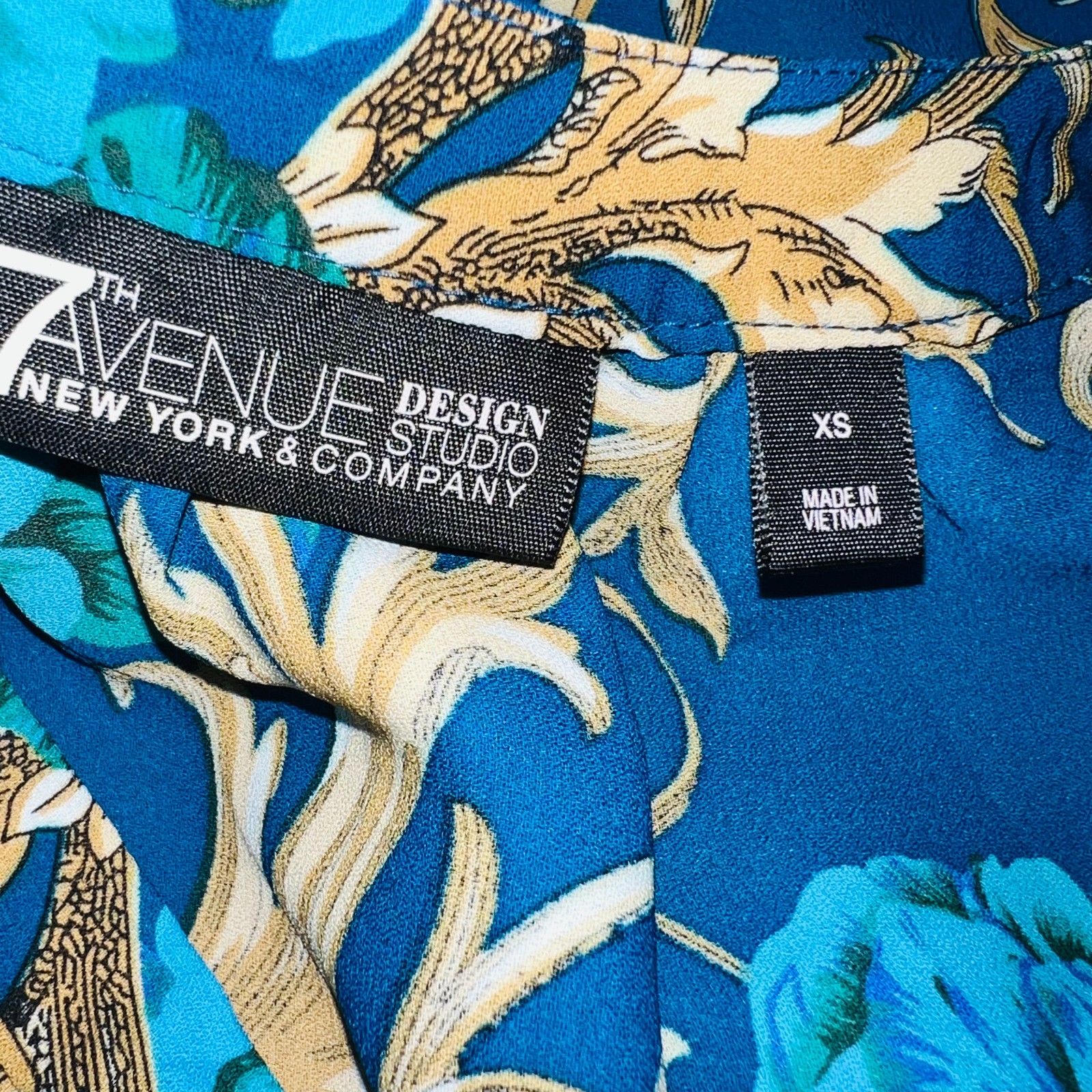 7th Avenue New York & Company Blouse Women’s XS Blue Gold Floral Rococo V-Neck