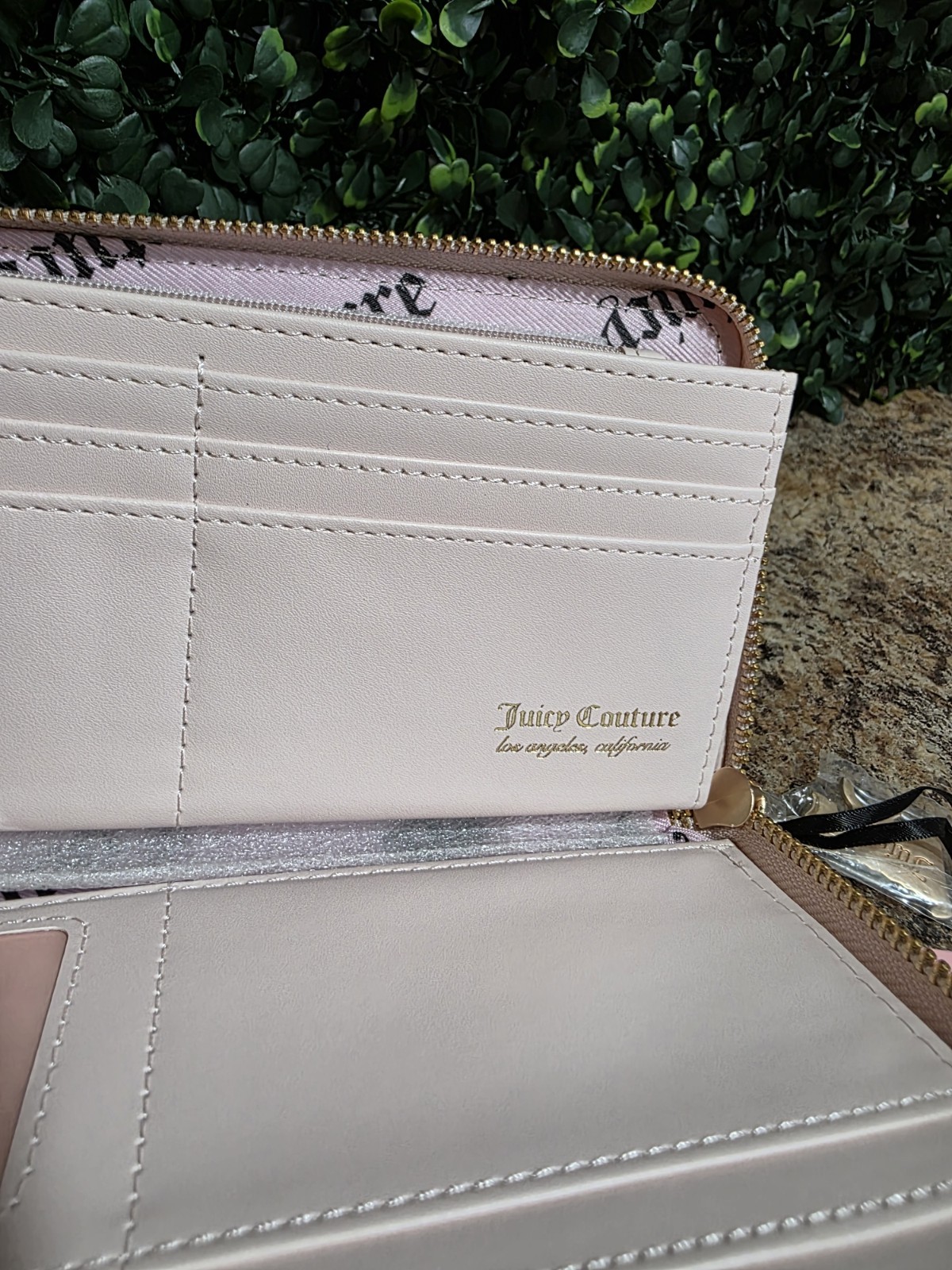 Juicy Couture Brown/Pink Zip-Around Wristlet Wallet Logo Heart Charm Card/ID