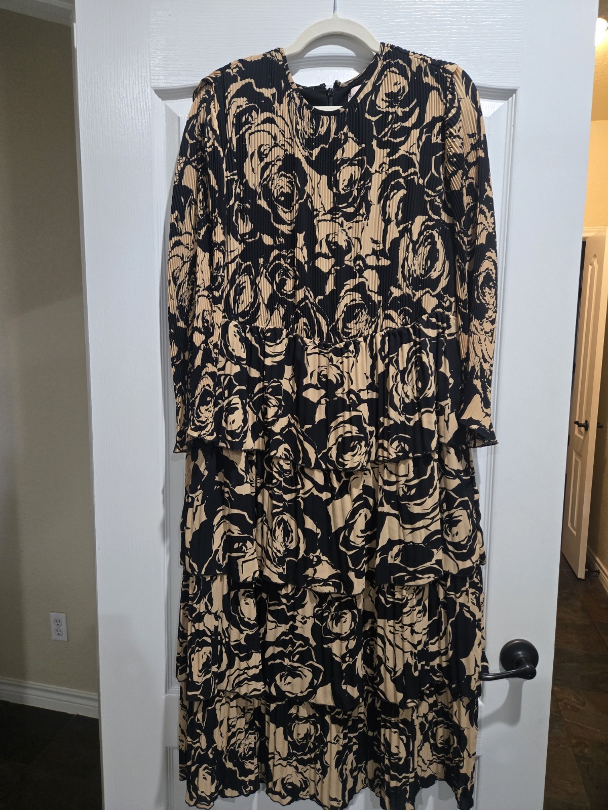 Chicos Black Label Size 14 Ruffle Tier Dress Gorgeous! Smoke Free Home