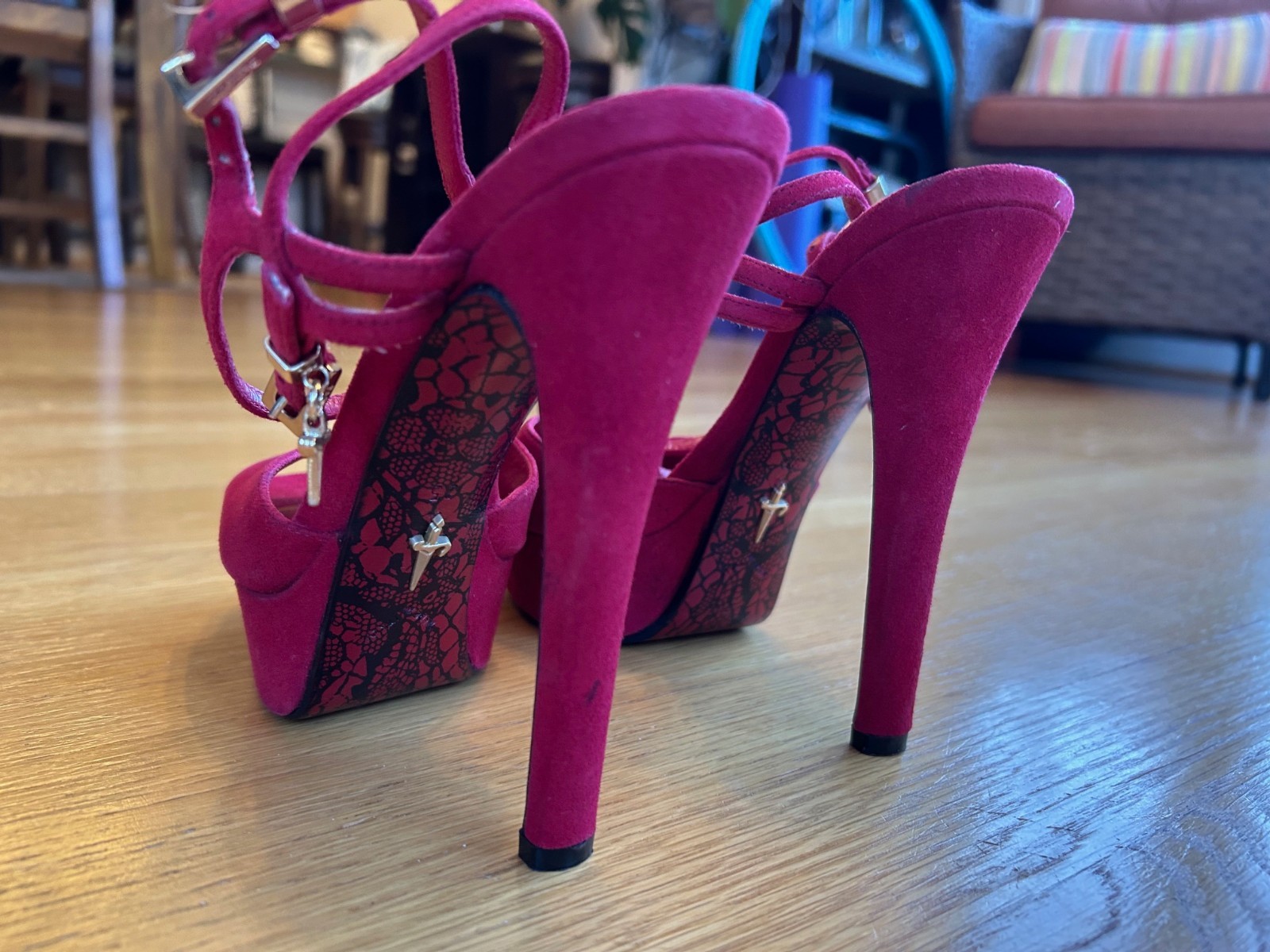 CESARE PACIOTTI Red Suede Platform Sandals Gold-Tone Charm SZ 5 IT 35 Good Cond.