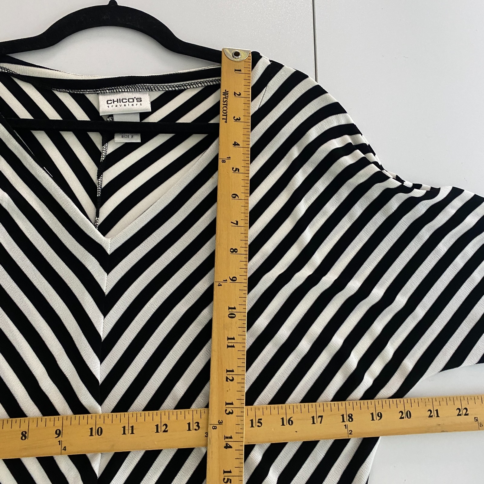 Chicos Travelers Blouse Size 2 US Large Black White Slinky Knit V Neck 3/4 Slv