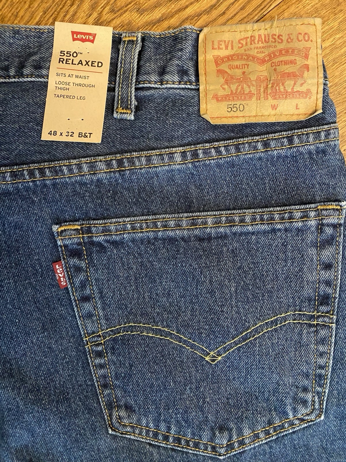 Levi’s 550 Denim Mens NWT Jeans 48 x 32 Relaxed Fit Zip Fly – New