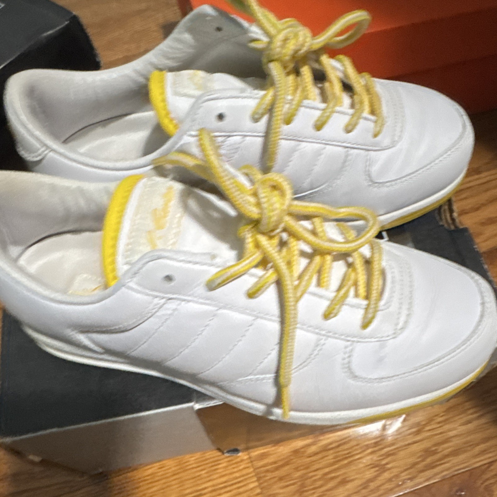 Reebok S. Carter Classic Low Top Leather Lace-Up Sneakers White/Yellow 10-100624