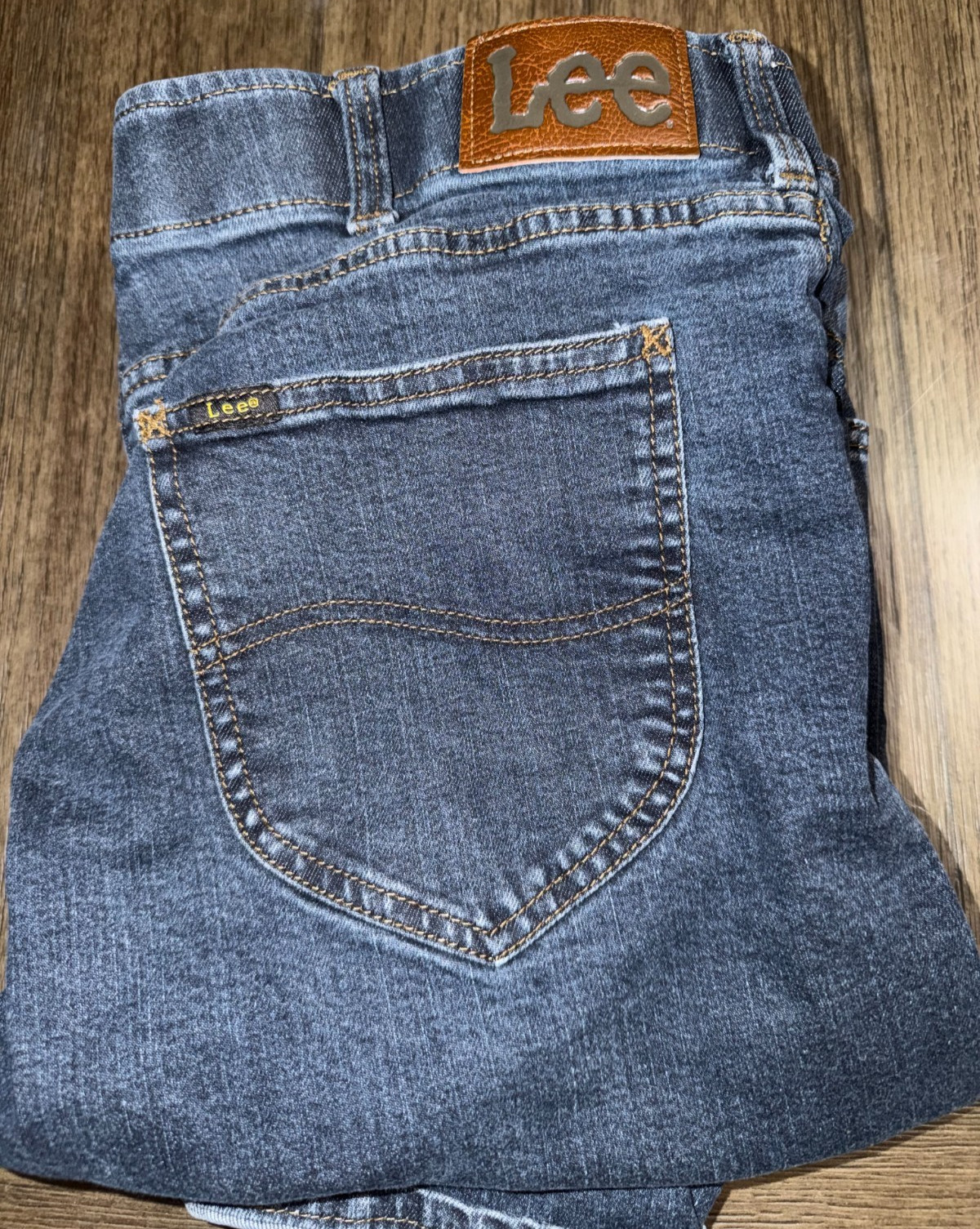 Lee Men’s Jeans 35×32 Used Extreme Motion 98% Cotton 2% Spandex Dark Blue