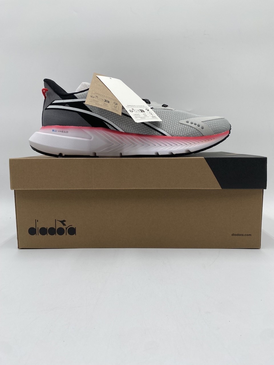 Diadora MYTHOS BLUSHIELD VOLO 4 Men’s NEW Running Shoes Silver/Steel Multi Sizes