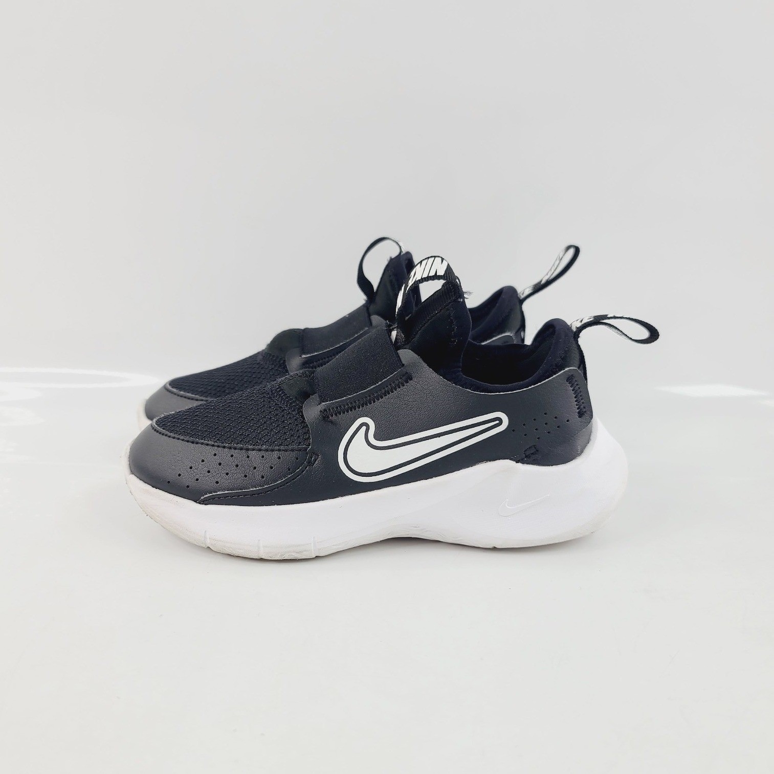 Nike Elastic Strap Mesh and Synthetic Slip-On Sneakers Boys Size 12C Black White