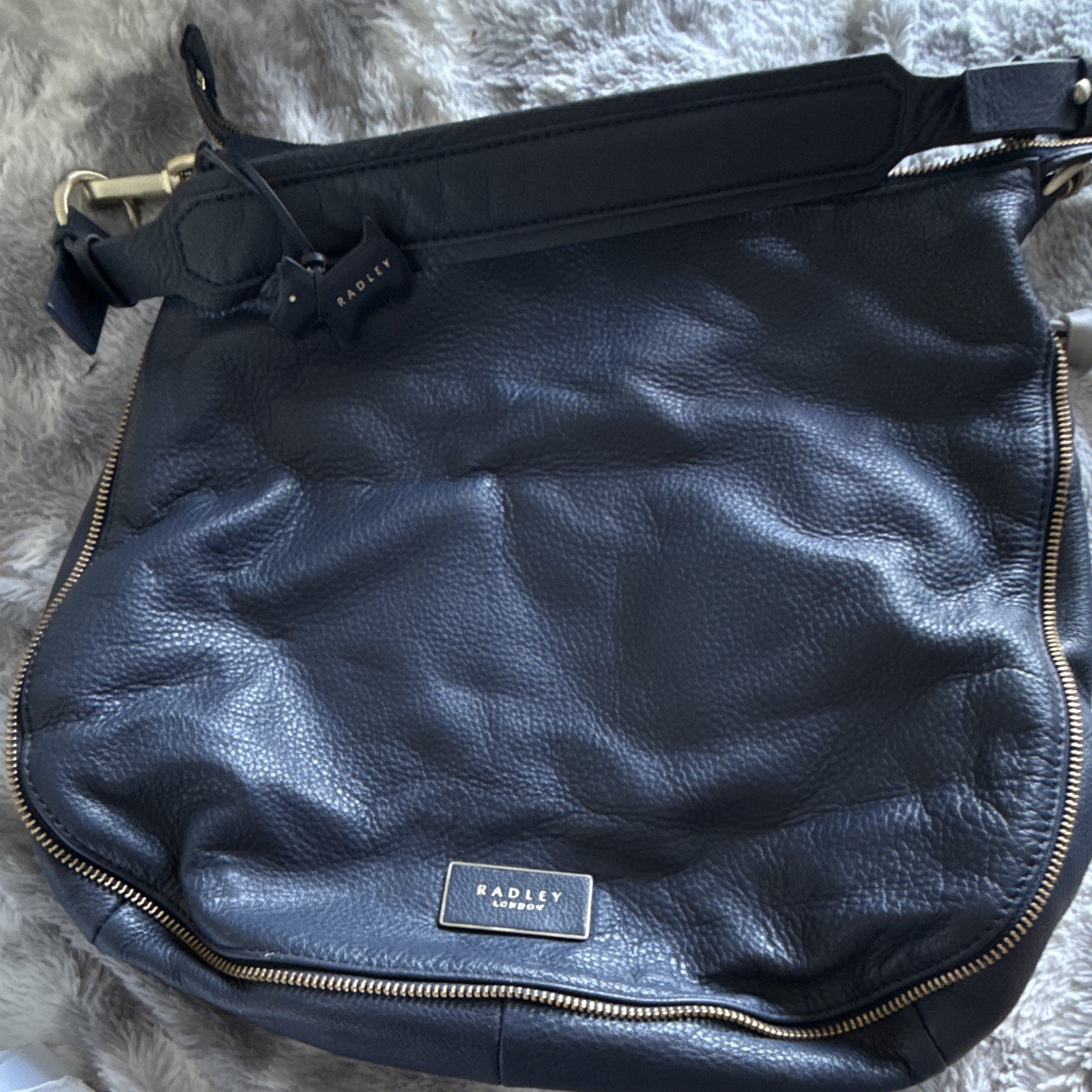 Radley Black Pebbled Shoulder Bag Zip Gold Hardware Inner Pockets Dog Charm