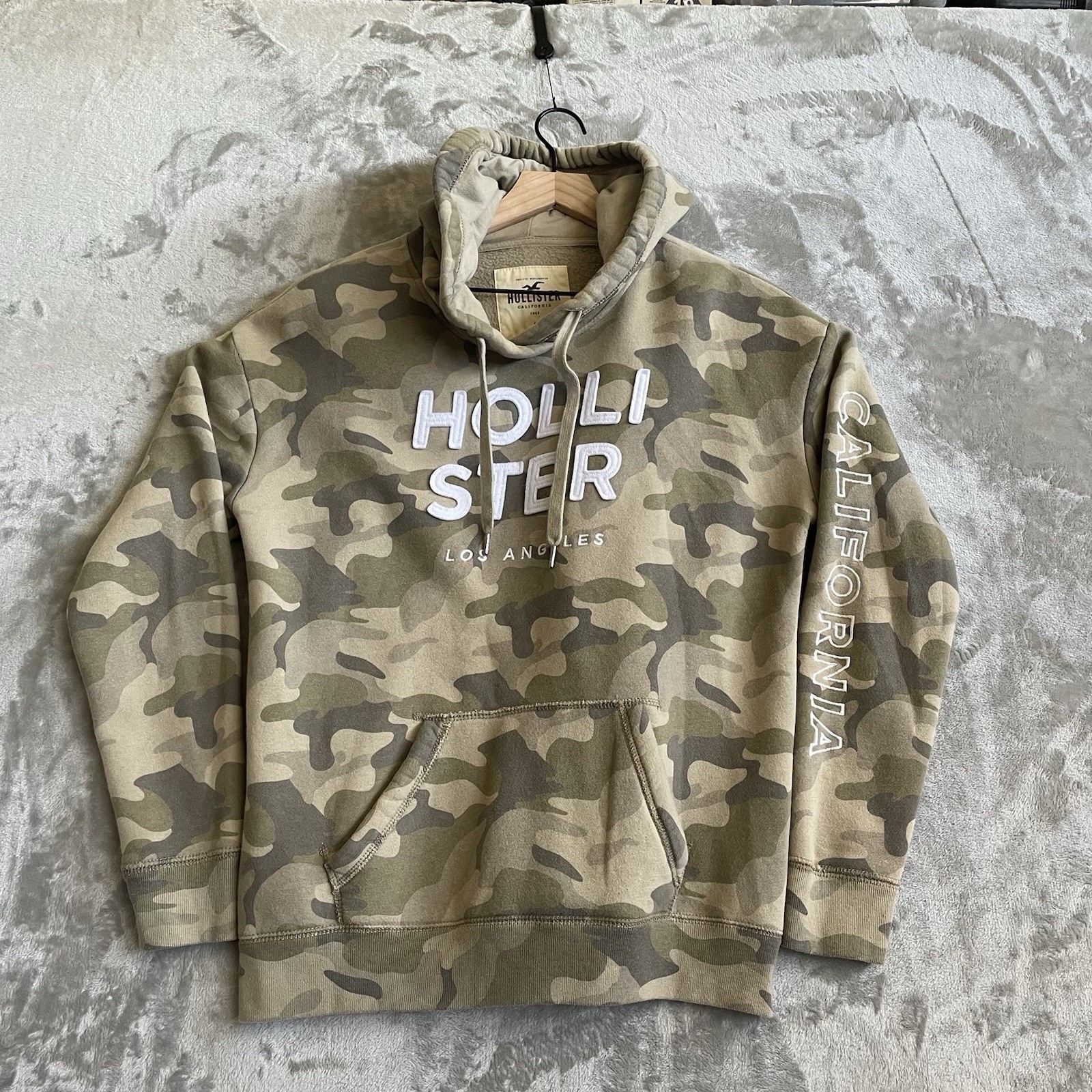 Hollister Hoodi Large Camo Print Pullover Sweatshirt Kangaroo Pocket LA