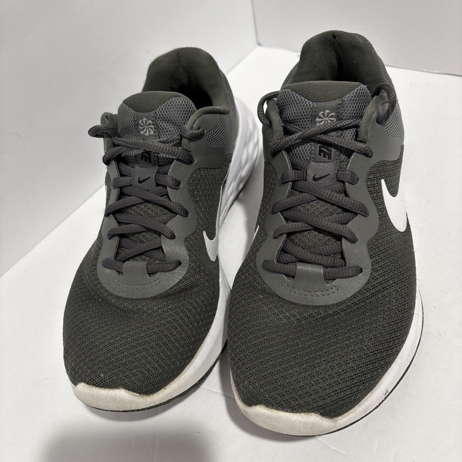 Nike Revolution 6 Men’s Size 8 Gray Running Shoes Athletic Sneakers