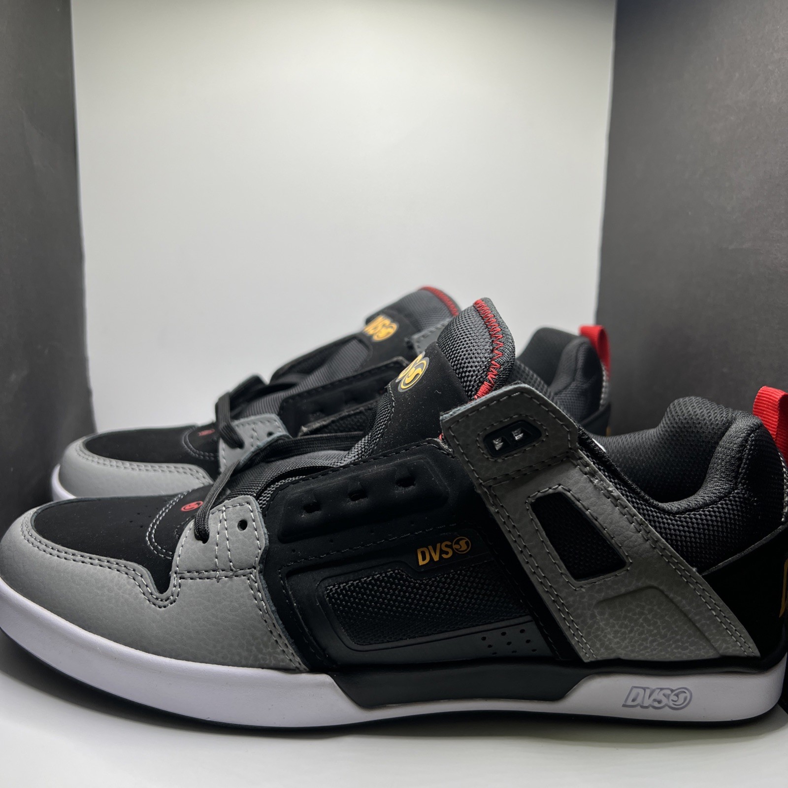 Mens DVS Comanche Skate Shoe Black Charcoal Gold Size 9.5