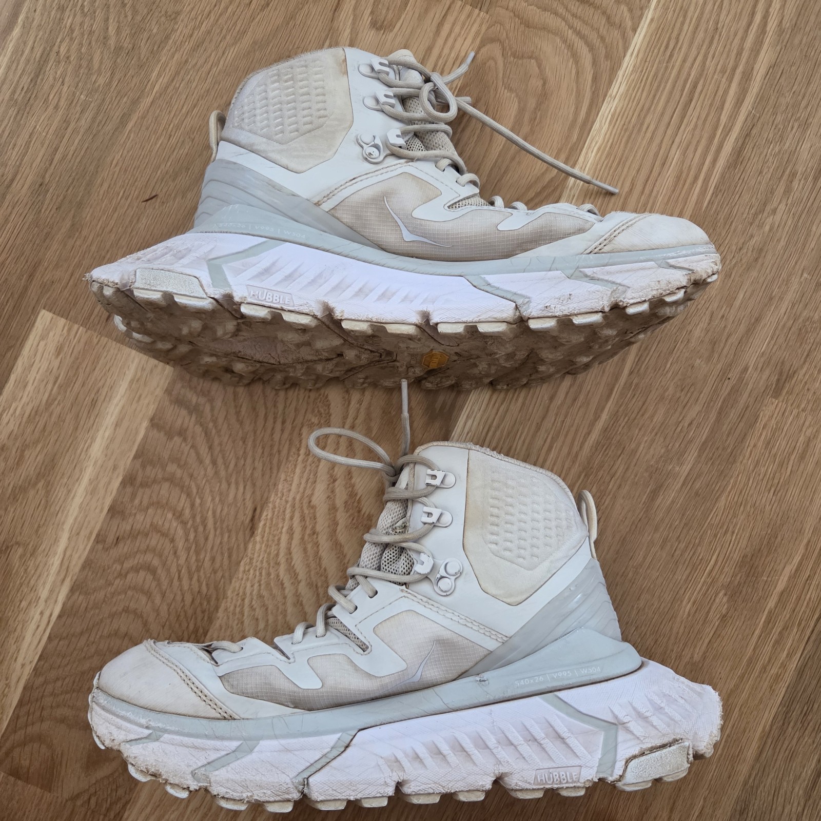 Hoka One One TenNine GTX Boots Unisex M7.5/W8.5 White Gore-Tex Vibram Hiking