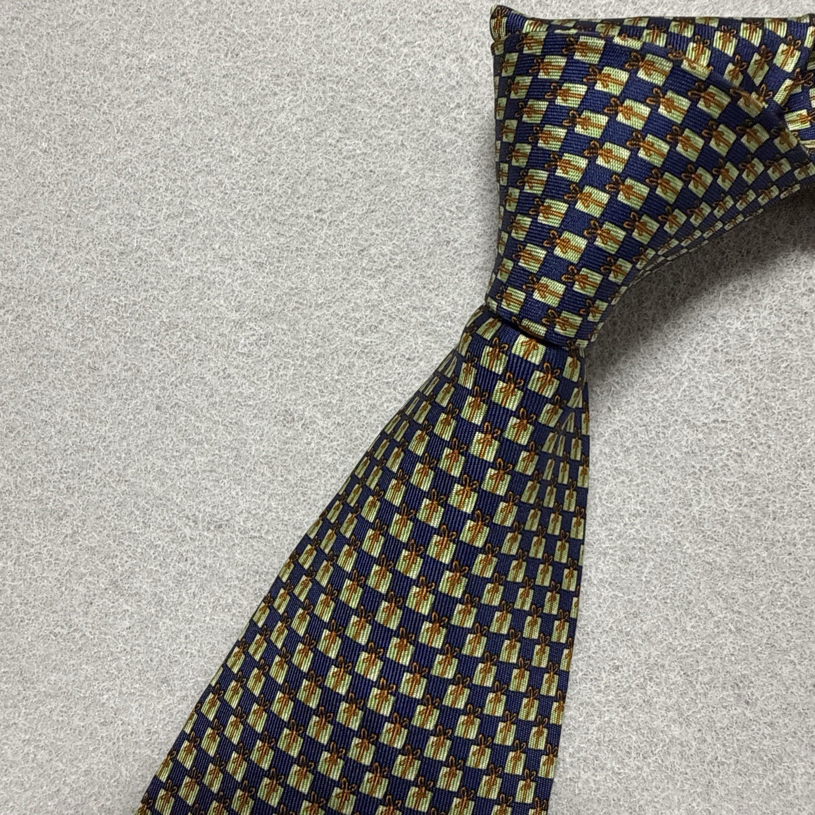 Salvatore Ferragamo Tie Navy Gift Box Present Print Silk Italy 100% Wide 9.2cm