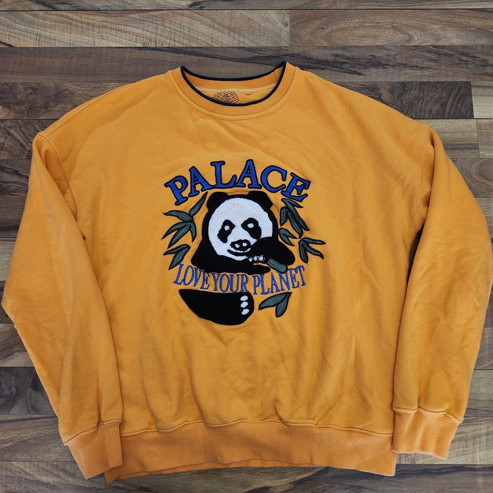 Palace Skateboards Panda Love Your Planet Crewneck Pullover Size Large Euc