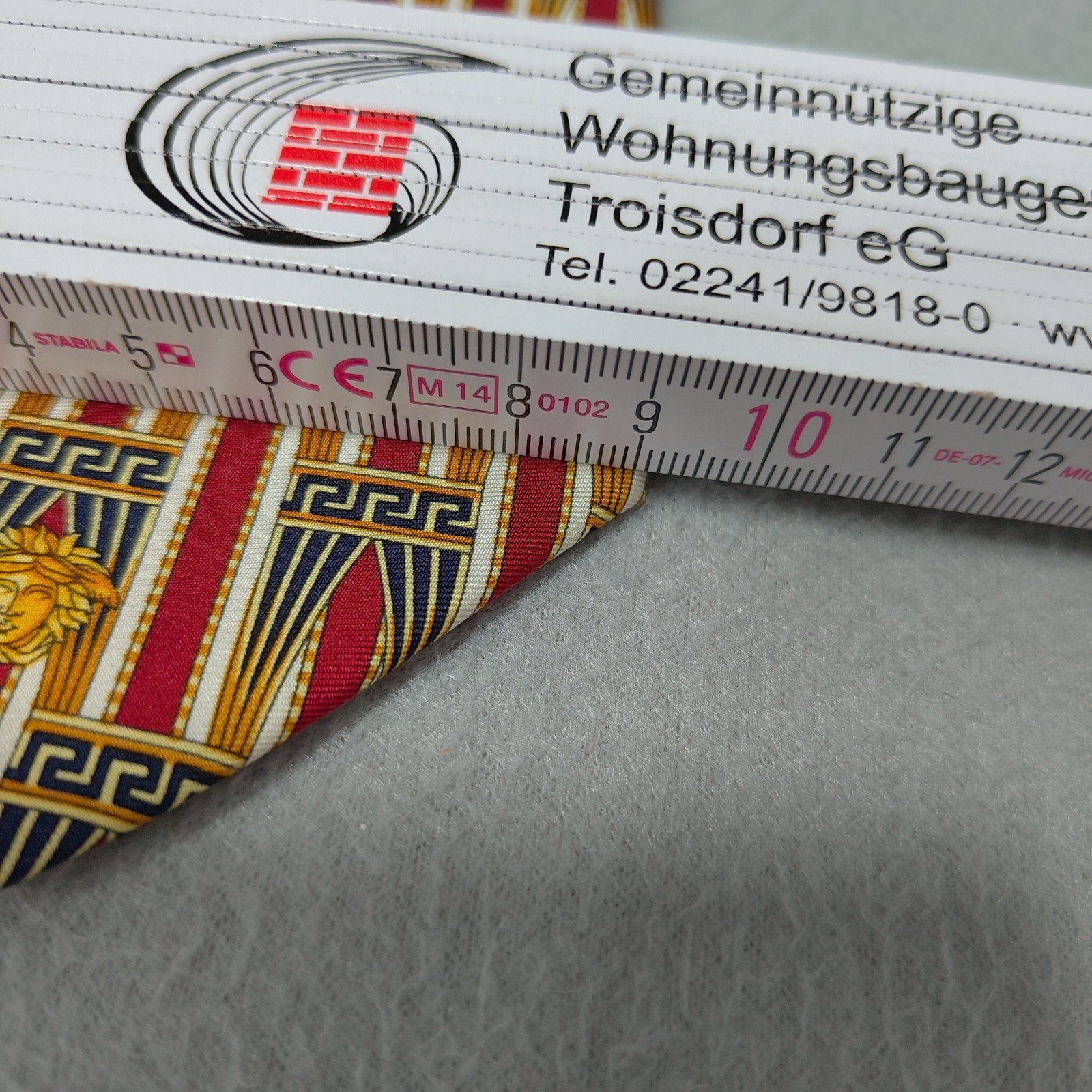 Gianni Versace 100% Silk 9cm Wide 144cm Long Tie Mens