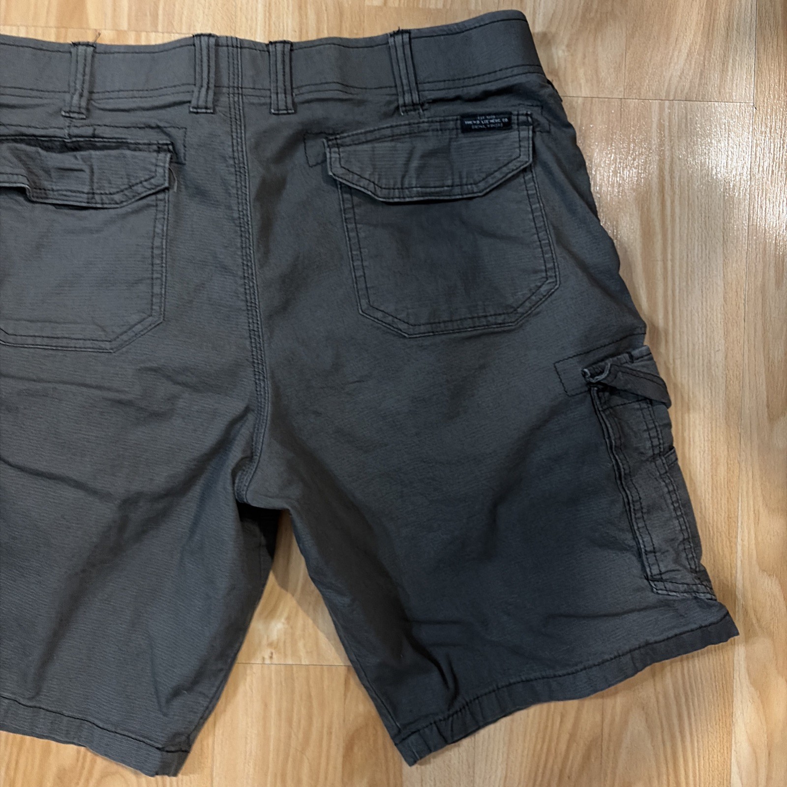 Lee Extreme Motion Mens Cargo Shorts 34 Gray Stretch Utility Pockets 6