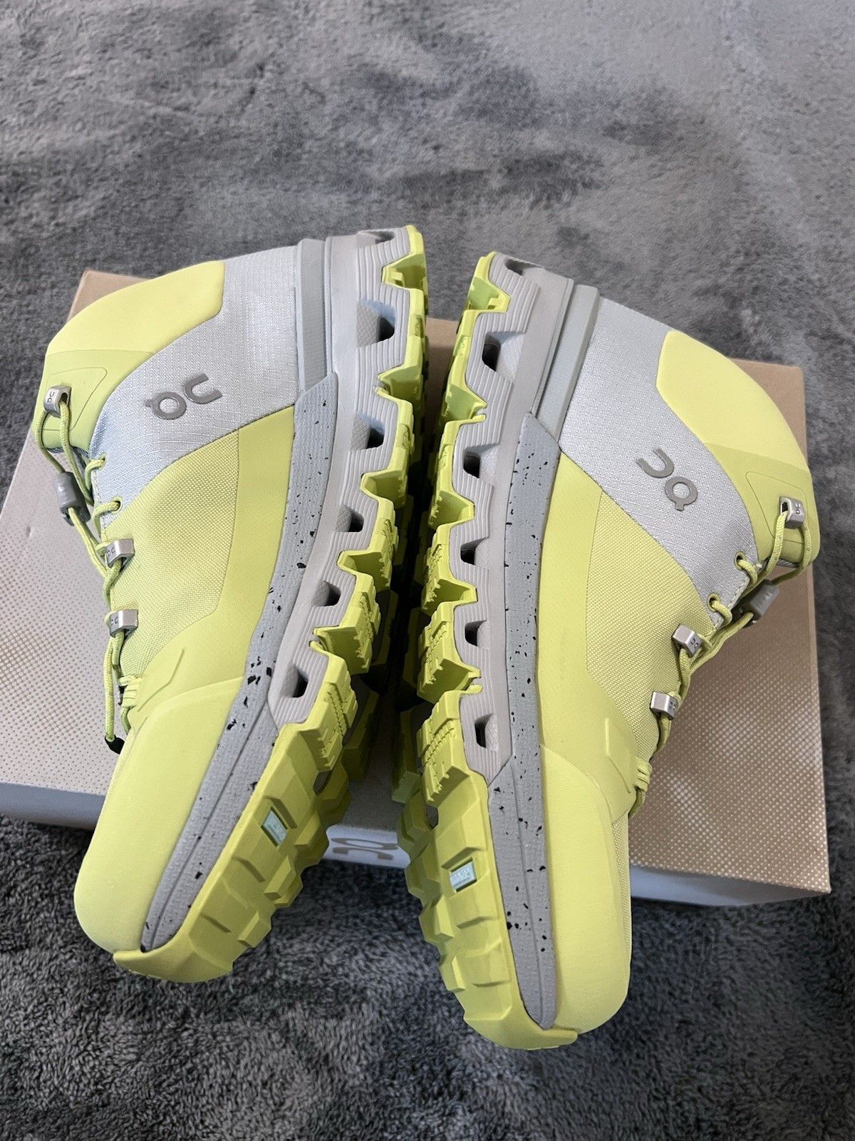 On Cloudtrax Waterproof Hiking Boot Sneaker Running Glacier/ Zest Men 8/women9.5