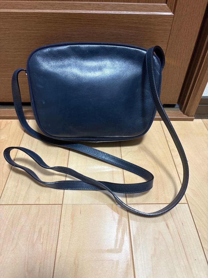 Ferragamo Navy Leather Shoulder Bag Gold Hardware 6.3×8.3×2.8in Used